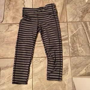 Athleta size small cropped leggings EUC black and grey striped